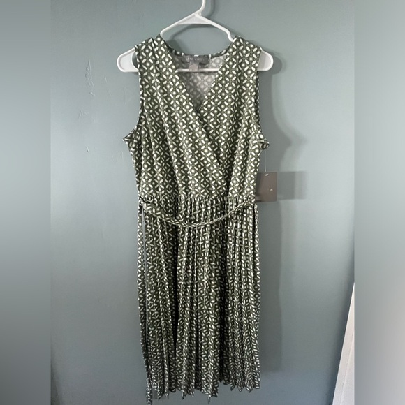 Lark + Grey Dresses & Skirts - 🍃 Lark + Grey NWT Midi V-Neck Dress with Pleated Skirt